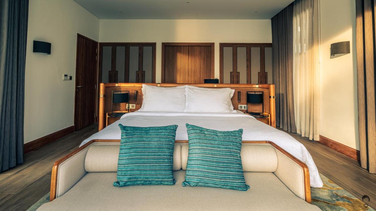 Moevenpick Villas & Residences Phu Quoc Exterior foto A bedroom at the hotel
