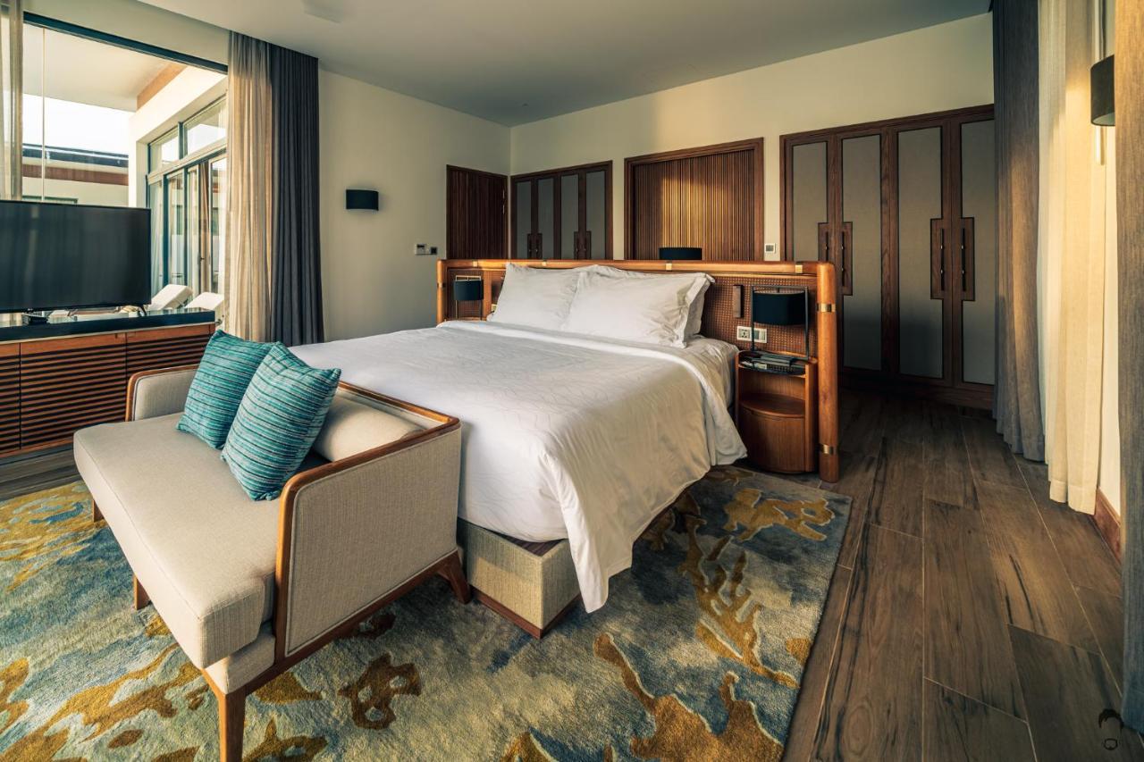 Moevenpick Villas & Residences Phu Quoc Exterior foto A bedroom at the hotel