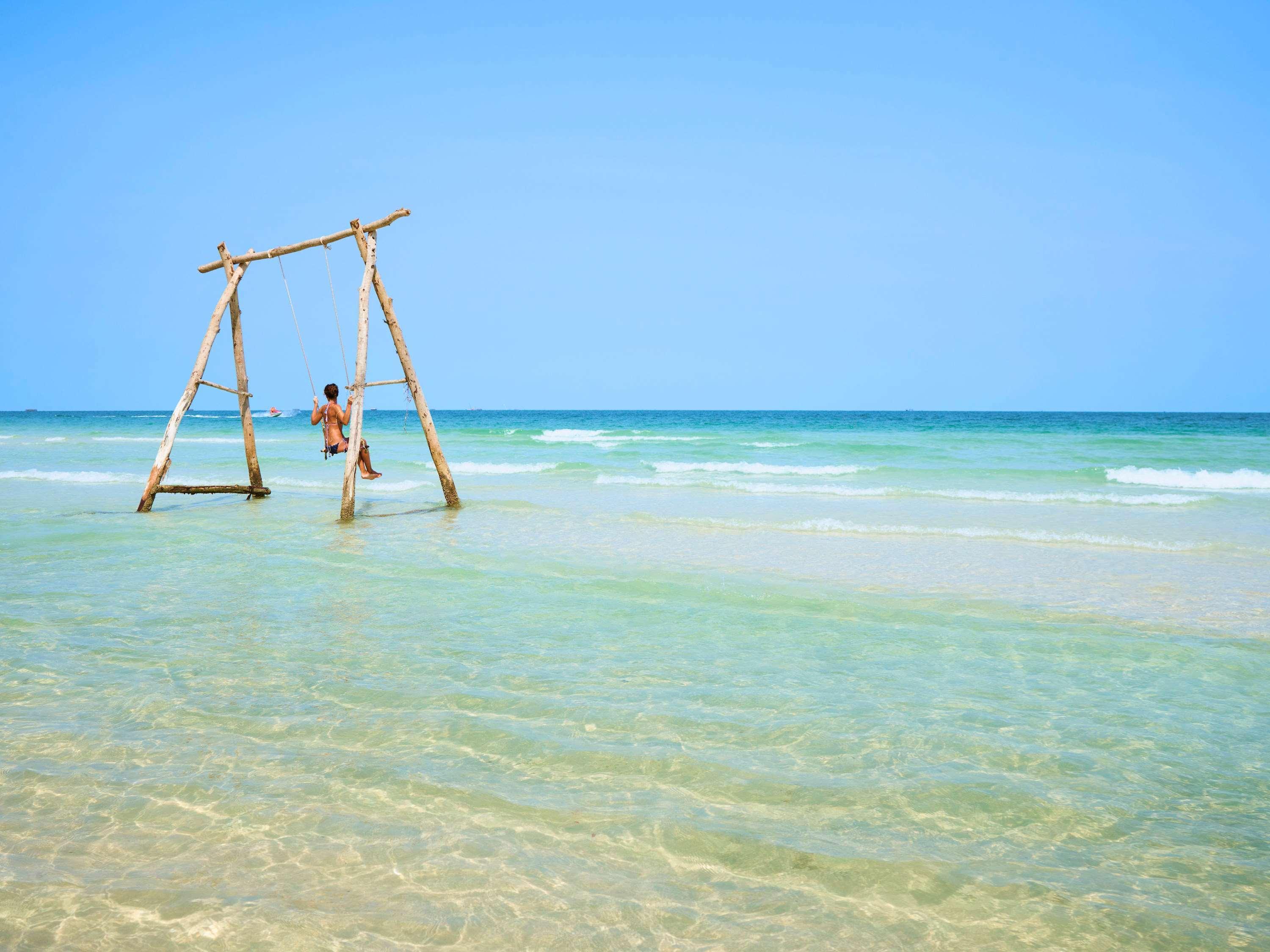 Moevenpick Villas & Residences Phu Quoc Exterior foto Swing at the beach