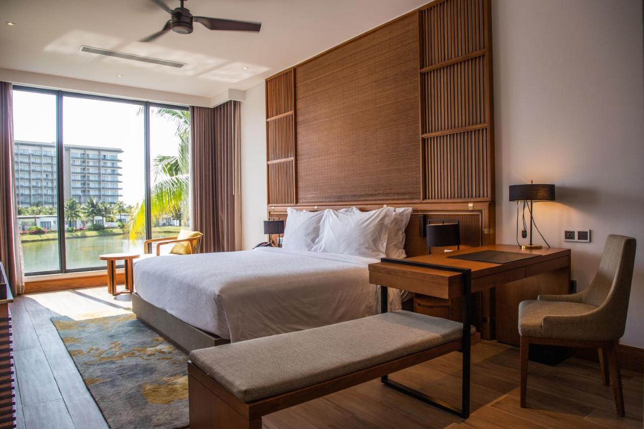 Moevenpick Villas & Residences Phu Quoc Exterior foto A bedroom at the hotel