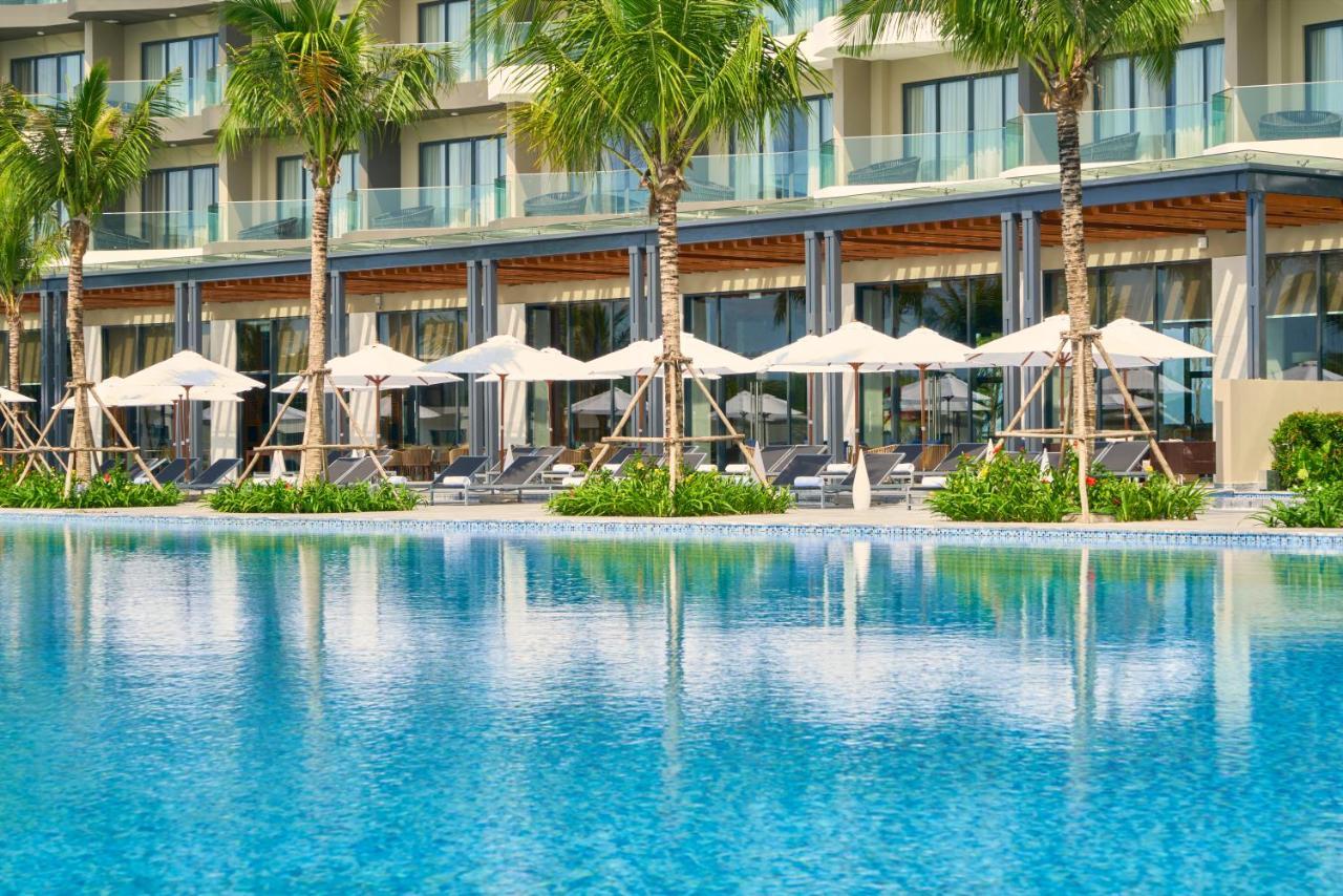 Moevenpick Villas & Residences Phu Quoc Exterior foto The pool at the hotel