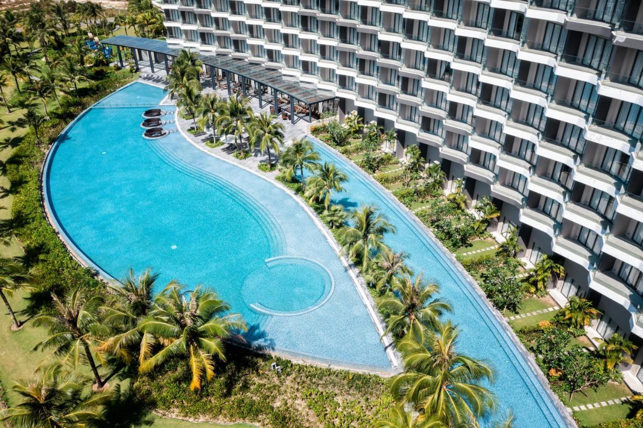 Moevenpick Villas & Residences Phu Quoc Exterior foto The pool at the hotel