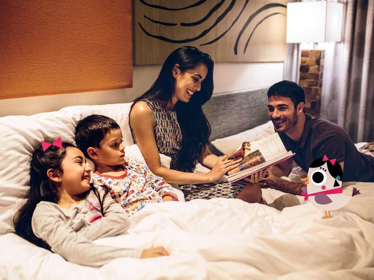 Moevenpick Villas & Residences Phu Quoc Exterior foto Family at the hotel