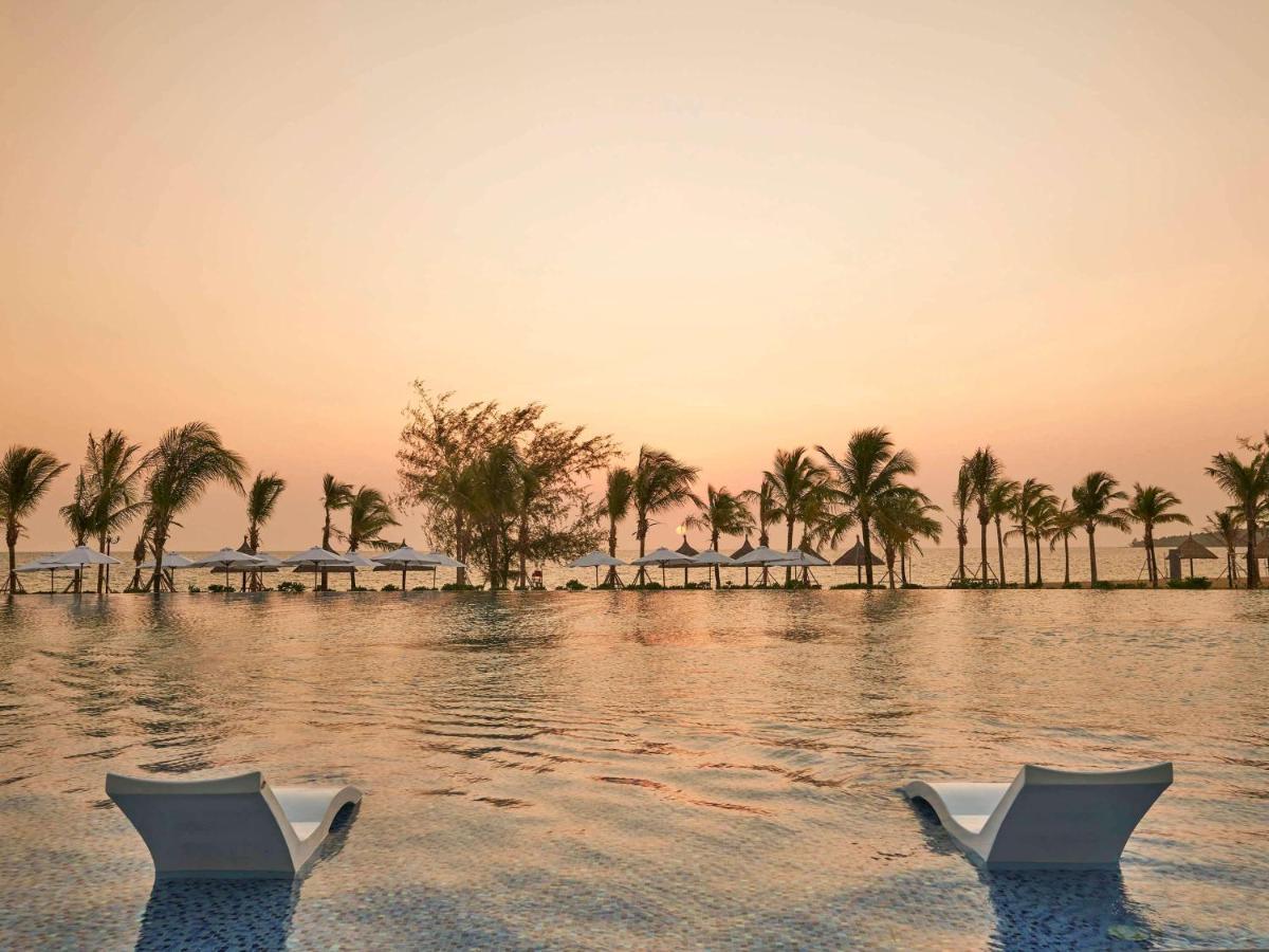 Moevenpick Villas & Residences Phu Quoc Exterior foto Sunset at the beach