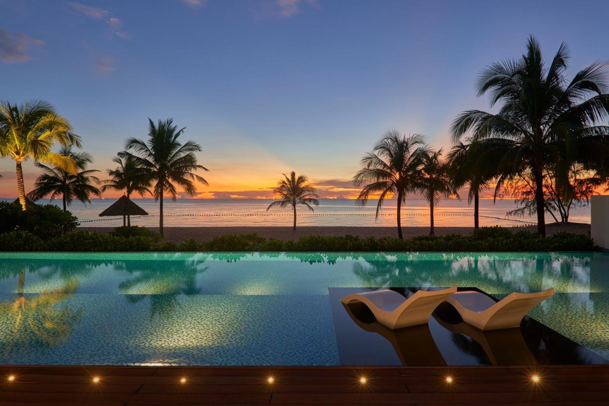 Moevenpick Villas & Residences Phu Quoc Exterior foto Sunset at the beach