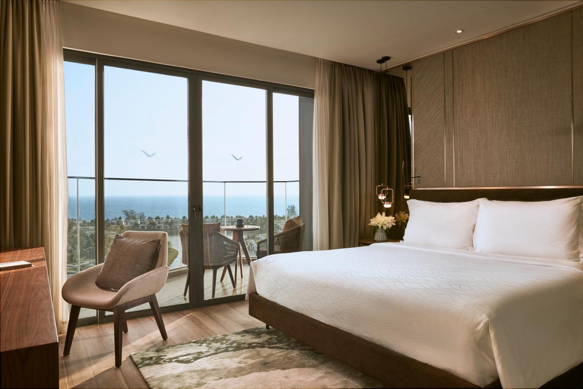 Moevenpick Villas & Residences Phu Quoc Exterior foto A bedroom at the hotel