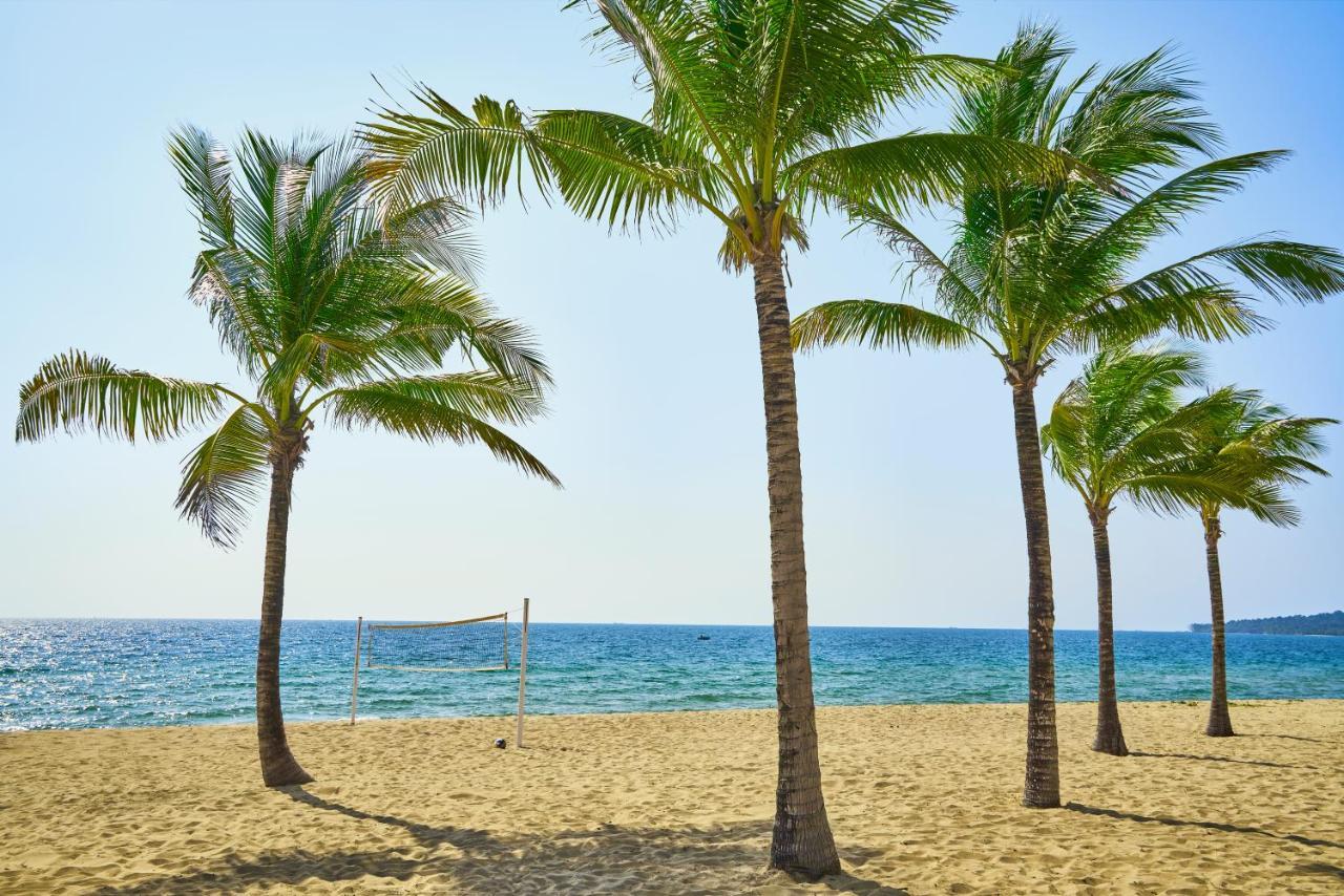 Moevenpick Villas & Residences Phu Quoc Exterior foto Palm trees on the beach