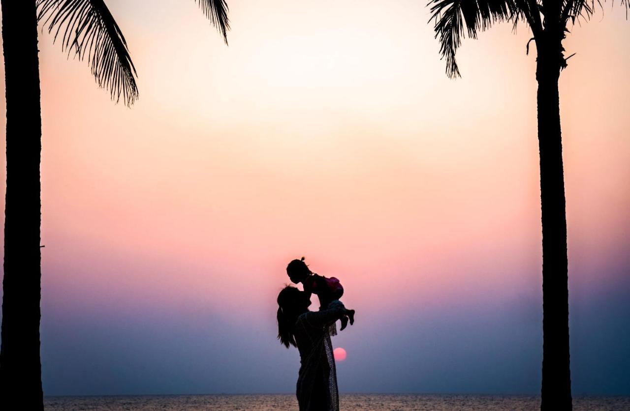 Moevenpick Villas & Residences Phu Quoc Exterior foto Sunset at the beach