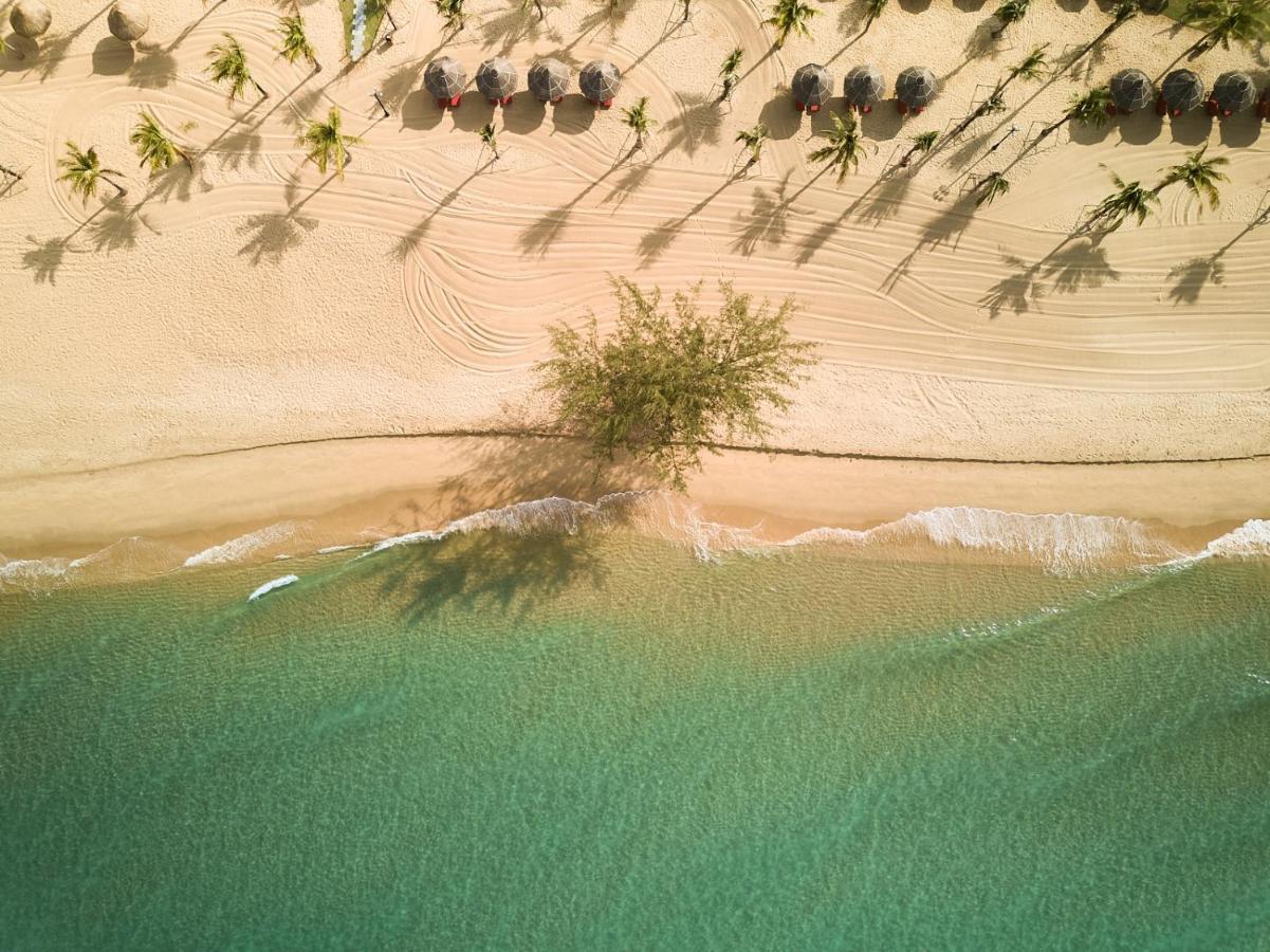 Moevenpick Villas & Residences Phu Quoc Exterior foto Aerial view of the beach
